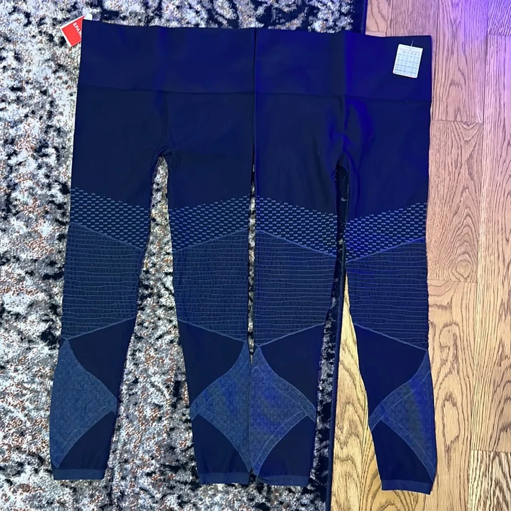 NWT. Women’s Spanx seamless moto leggings. Size L, color indigo sky.